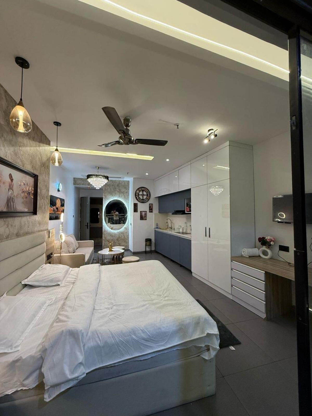 Apartment Supernova Spira Sector 94 Noida New Delhi